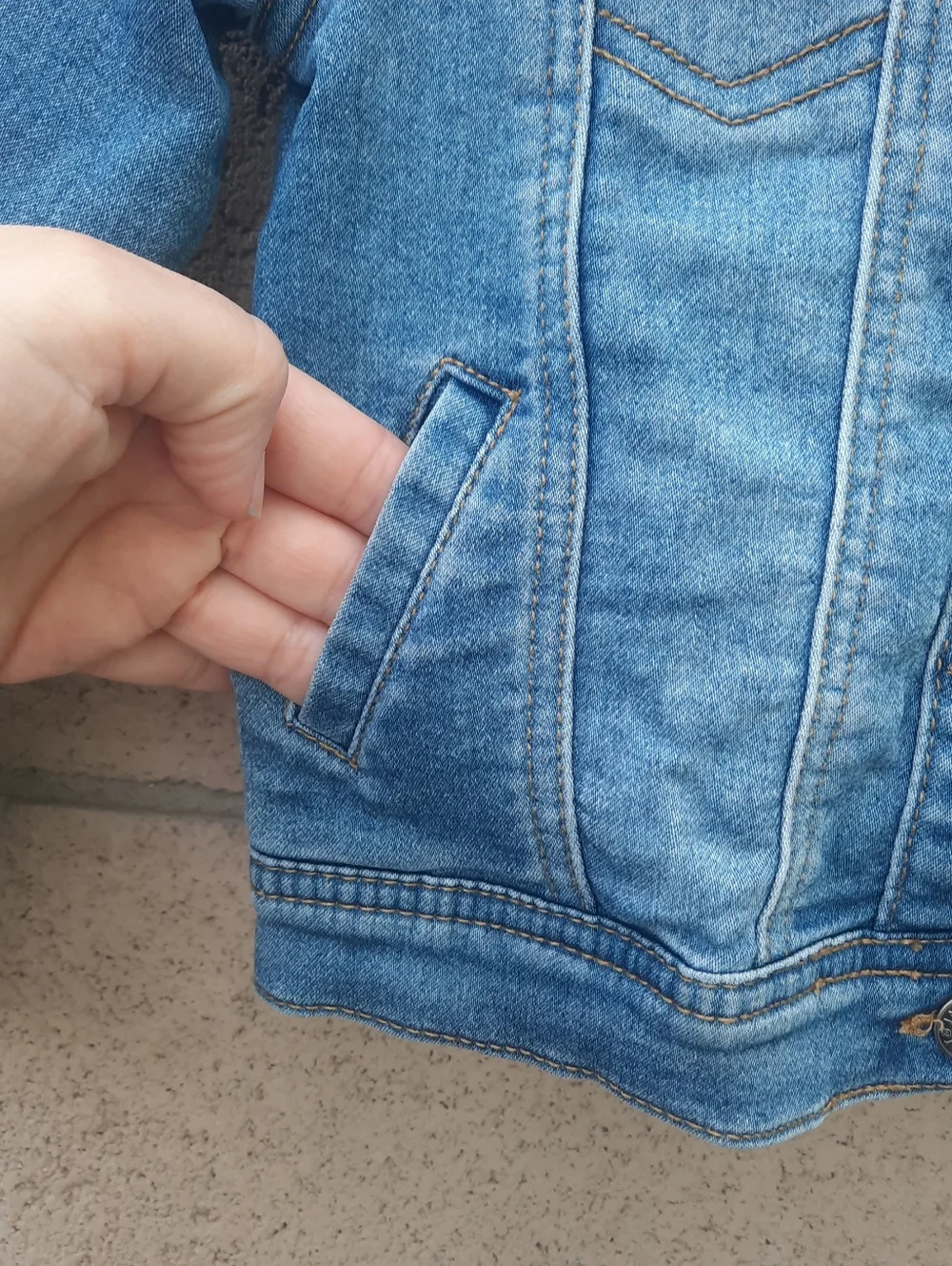 Cat & Jack Girl's Denim Button Up Jacket With Pockets Children's Size 4T Blue - Picture 4 of 6